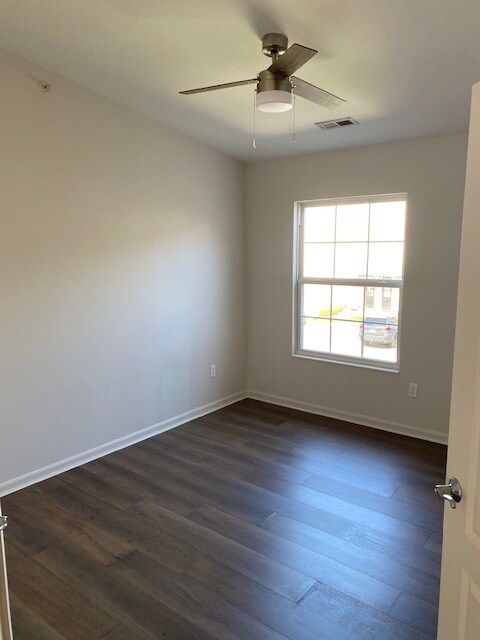 Foto del edificio - 387 Southwind Ln