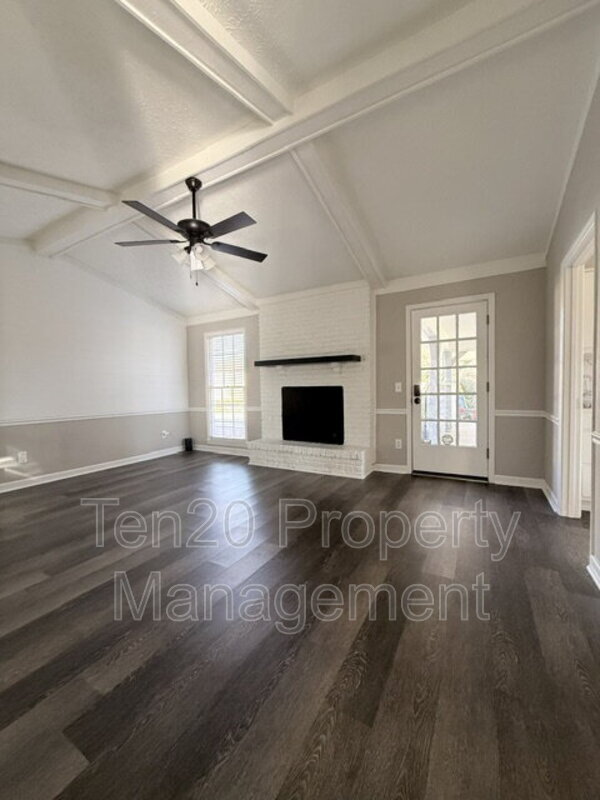 Foto del edificio - 7332 Kirkwood Dr