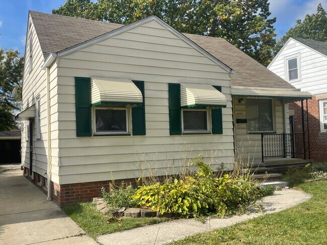 Building Photo - CLE Single Family 3 Bed 2 Bath FOR RENT!