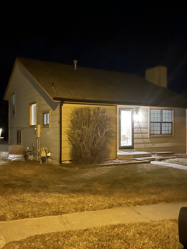 Building Photo - 700 Shoshone Ave