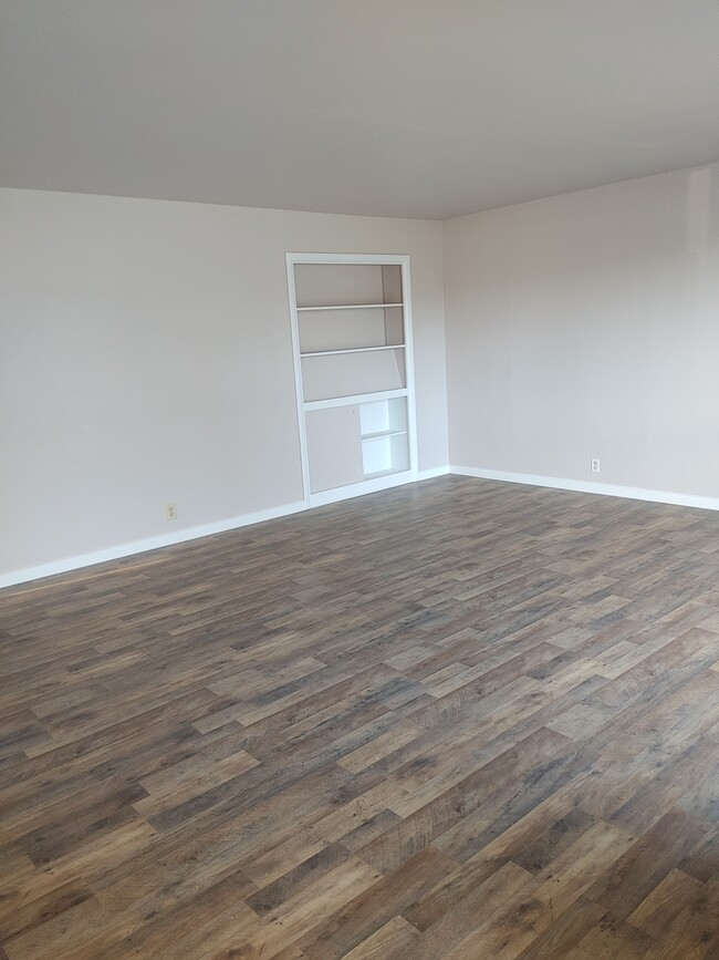 Living Room - 214 E 6Th Ave