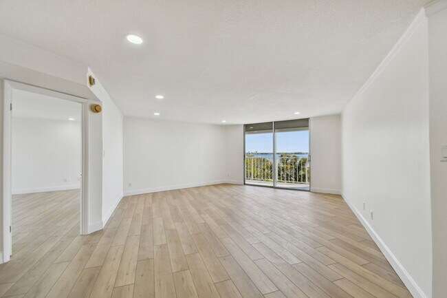 Building Photo - 2611 Bayshore Blvd