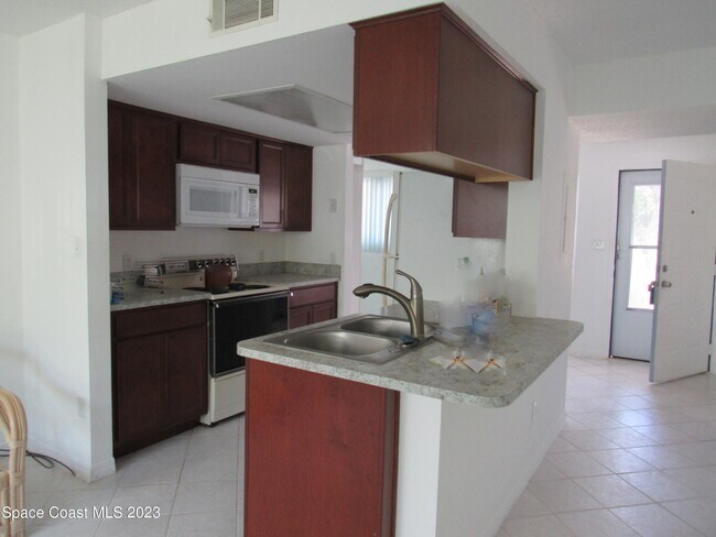 Foto del edificio - 328 Beach Park Ln