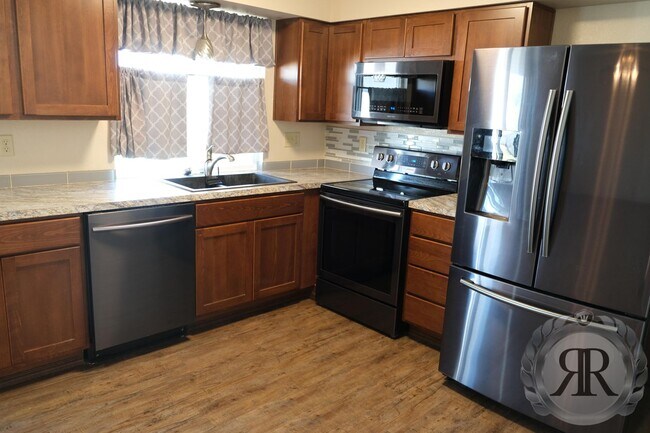 Foto del edificio - Comfortable Home in West Valley