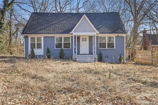 Foto del edificio - Room in House on Browns Mill Rd SE