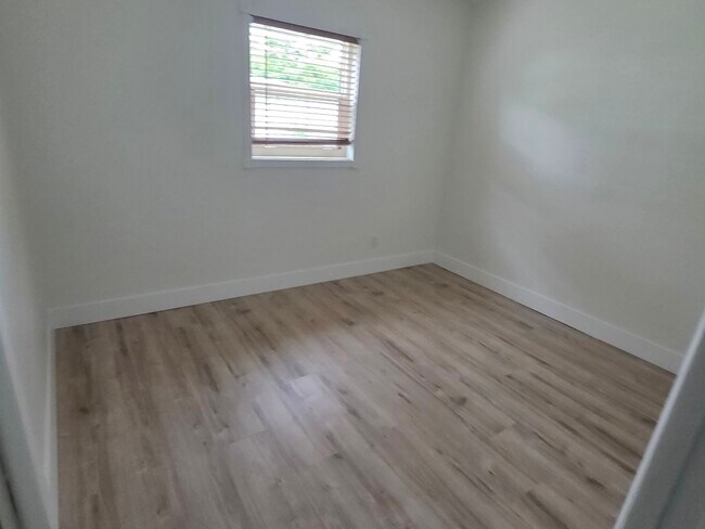 Foto del edificio - 1527 Tangerine St