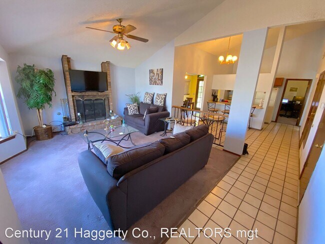 Building Photo - 3 br, 2 bath House - 660 Mary Stuart