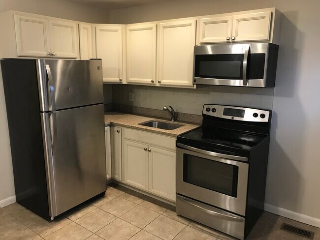 Kitchen - 2637 E Ontario St