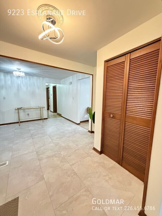 Building Photo - SFH Located in Forest Glade With Inground pool