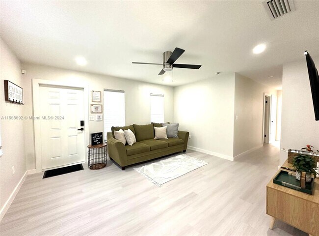 Foto del edificio - 1172 NE 112th St