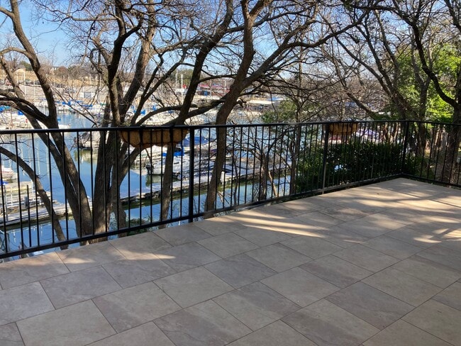 Building Photo - 9328 Mountain Lake Cir