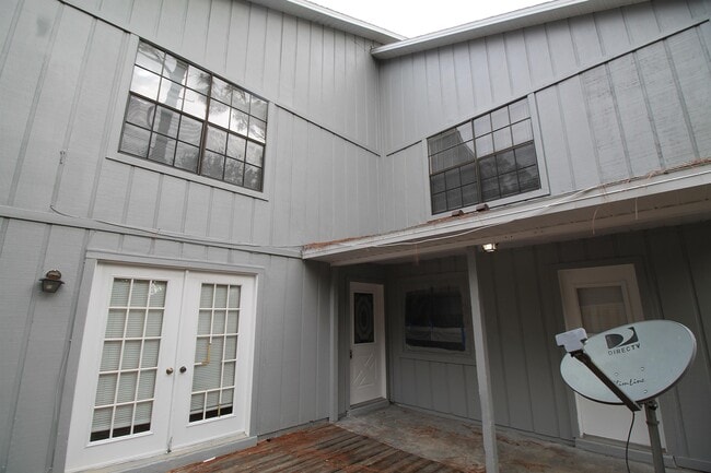 Building Photo - 4620 Lighthouse Cir