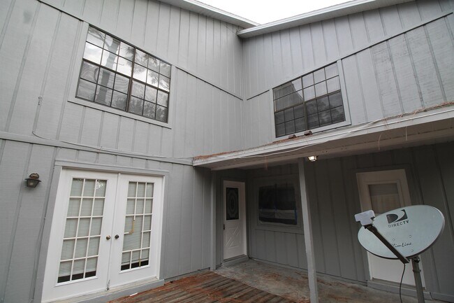 Foto del edificio - 4620 Lighthouse Cir