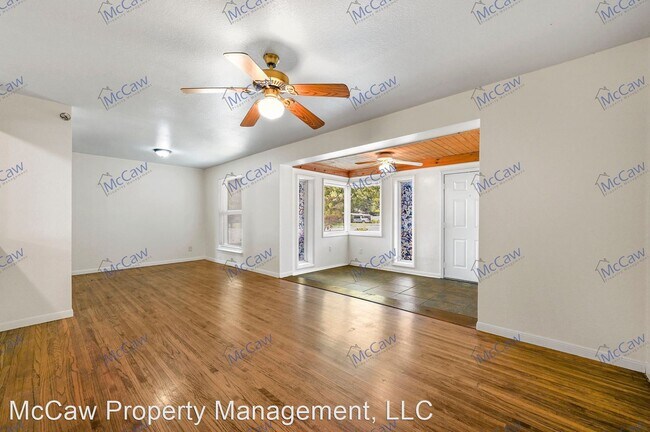 Building Photo - 3 br, 1.5 bath House - 2704 Highwood Dr.