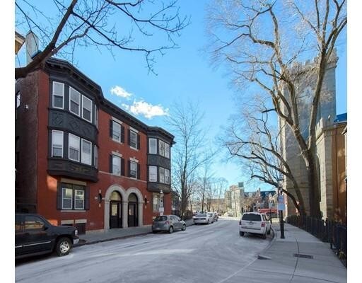 Primary Photo - 16 Devens St