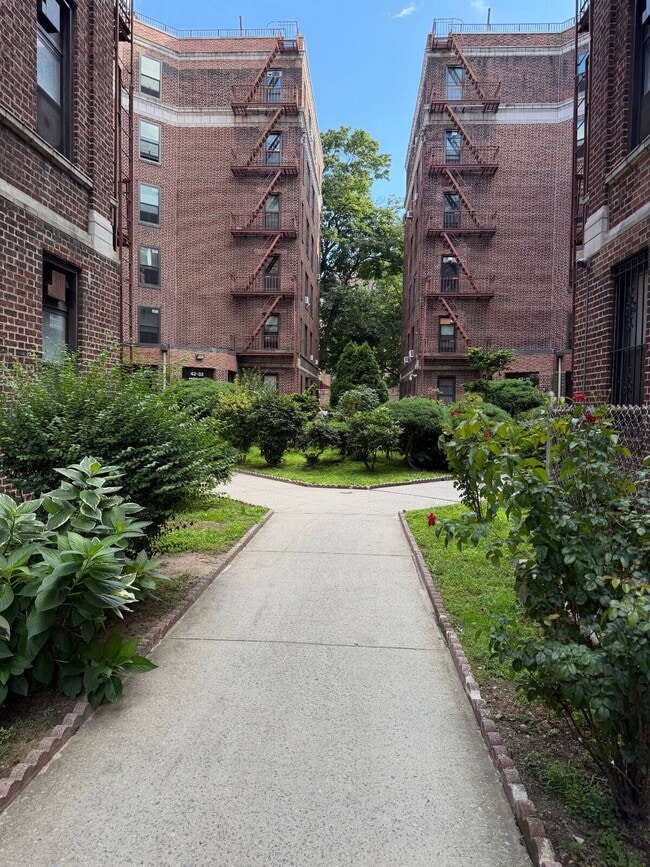 Building Photo - 140-30 Sanford Ave