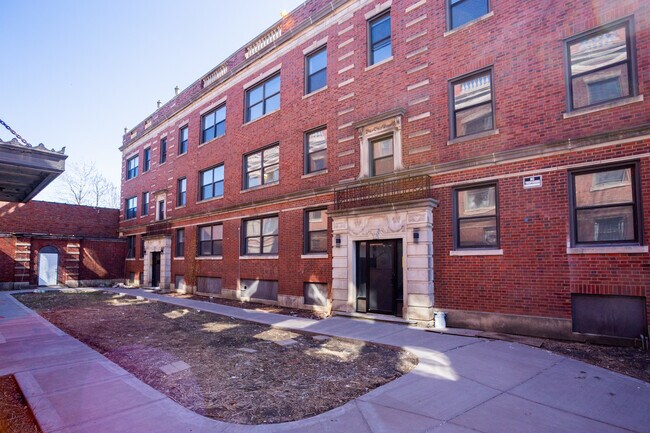 Foto del edificio - 7505 S Yates Blvd