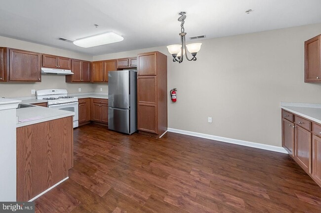 Building Photo - 1122 Tristram Cir