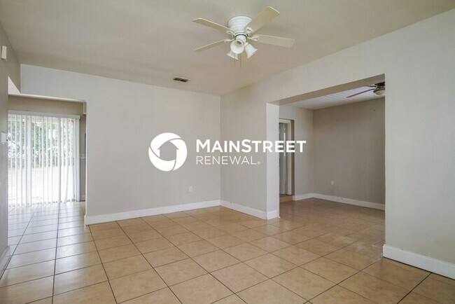 Building Photo - 3 Bedroom Pet-Friendly Home in Orlando, FL with Main Street Renewal