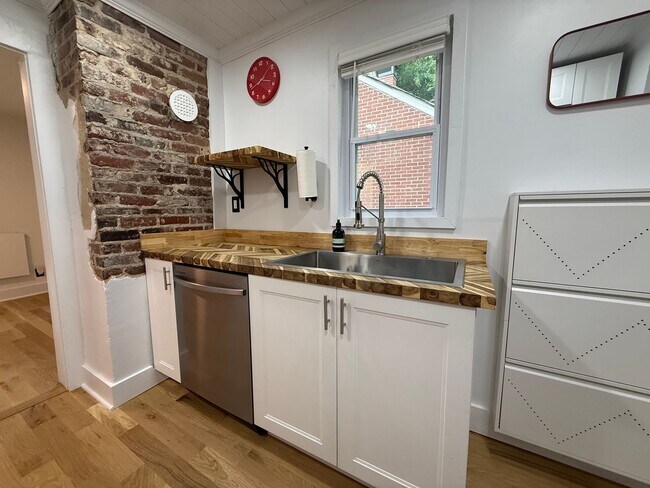 Foto del edificio - 681 Angier Ave NE