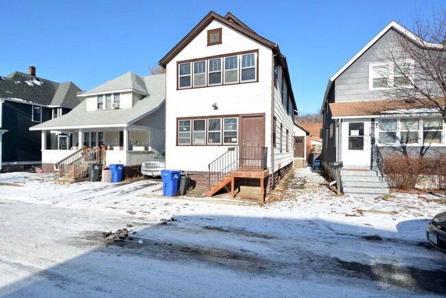 Building Photo - 447 Banfil St