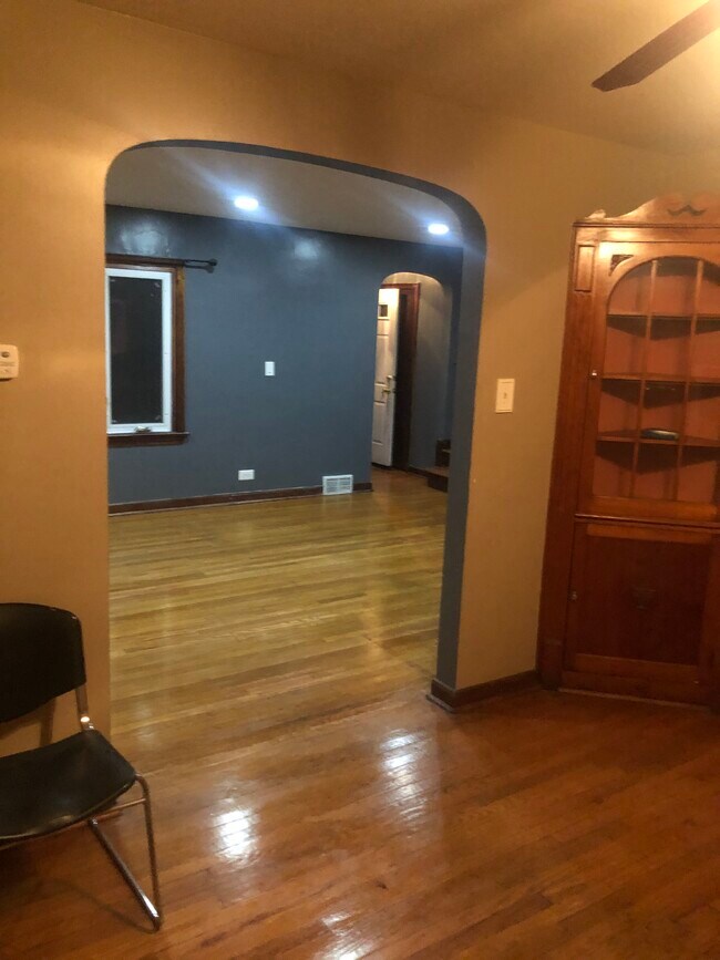 Building Photo - 2426 Hainsworth Ave