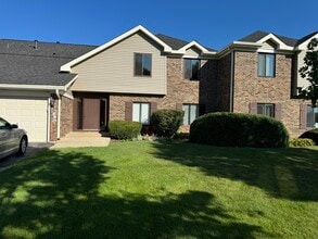 Building Photo - 690 Cross Creek Dr N