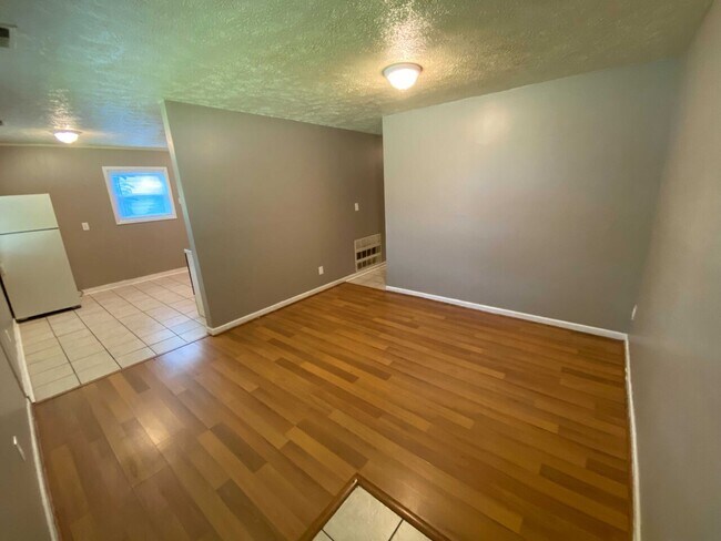 Building Photo - 3573 Prospect