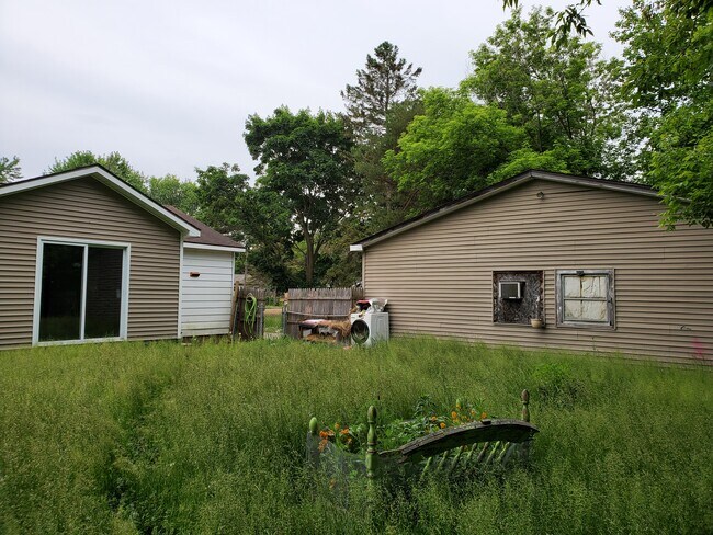 Foto del edificio - 3148 Gracelawn Ave