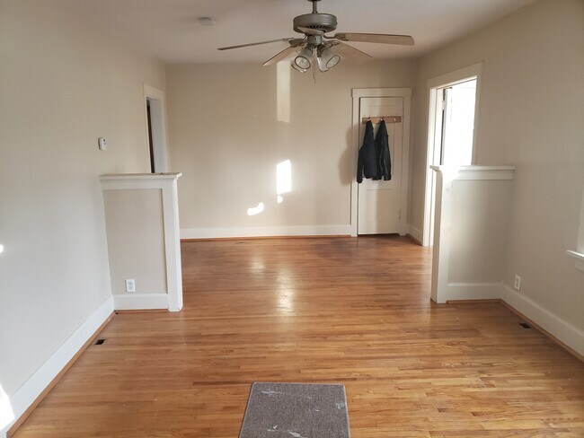 Living and dining room - 2027 Ridge Ave