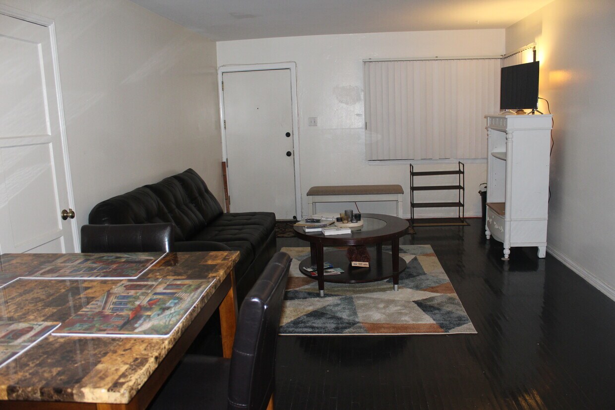 Foto principal - 9017 Ramsgate Ave