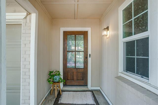 Foto del edificio - 7036 Crabtree Ln