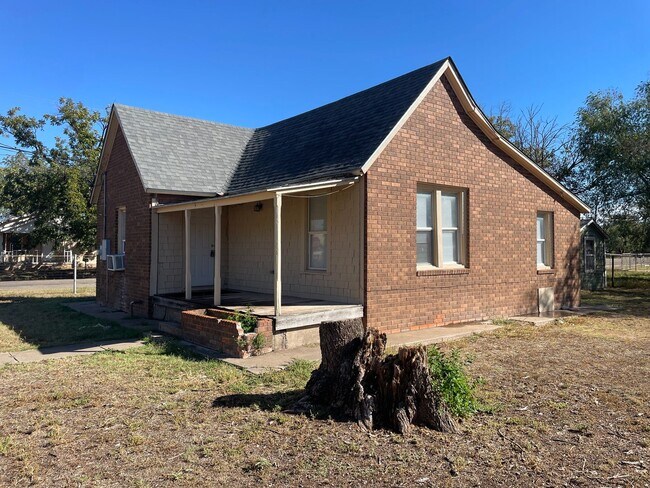 Foto del edificio - Charming 2-Bed, 1-Bath with Modern Upgrades