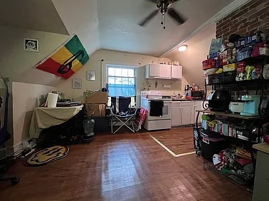 Foto principal - 381 Forest Ave