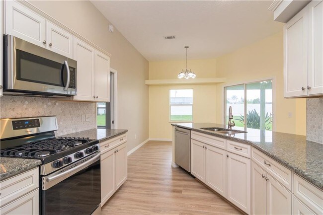 Building Photo - 408 SE Gasparilla Ave