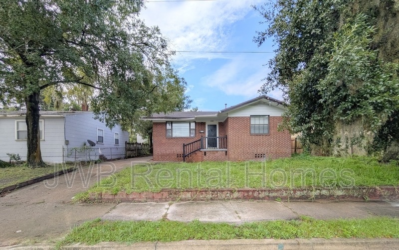 Foto principal - 1242 11th St E