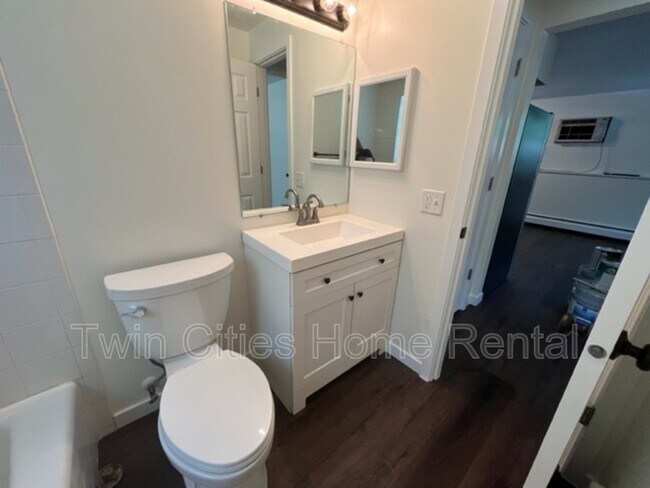 Building Photo - 650 4th St
