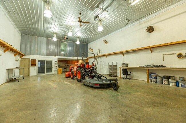 Building Photo - 1 bed, 1 bath, Apartment in Charles Town, WV