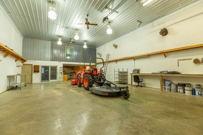 Foto del edificio - 1 bed, 1 bath, Apartment in Charles Town, WV