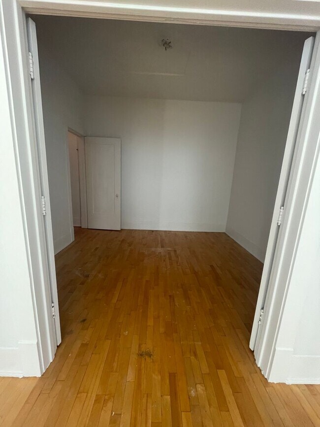 Foto del edificio - 544 N Main St