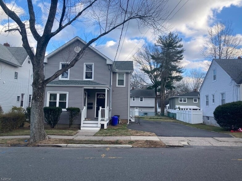 Foto principal - 132 Stevens Ave