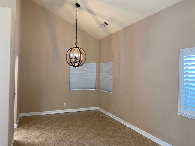 Building Photo - Quartz Hill Beauty