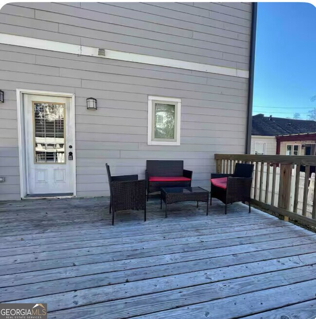 Foto del edificio - 2668 Memorial Dr SE