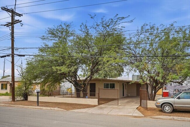 Foto del edificio - Bright 3-Bed Tucson Rental Home with Expansive Fenced Backyard Near U of A