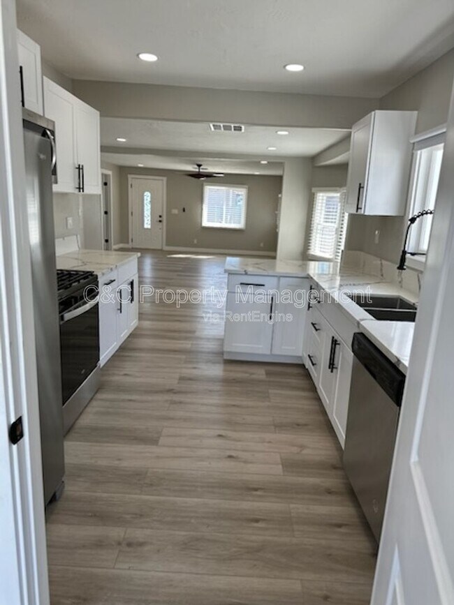 Foto del edificio - 1519 W 22nd Pl