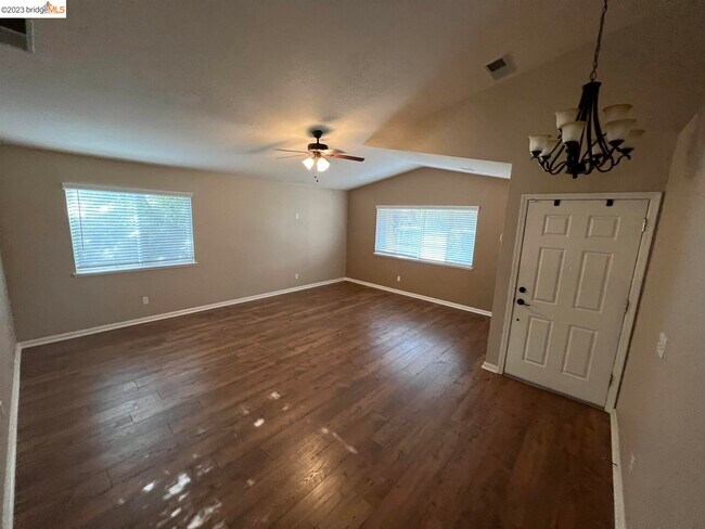 Foto del edificio - 1511 Coventry Dr