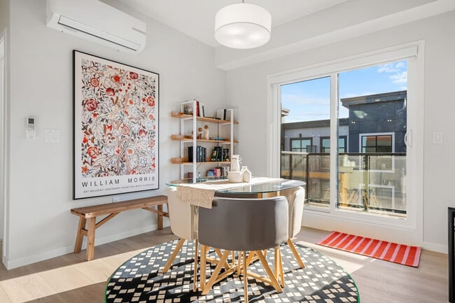 Building Photo - 220 Seton Grove SE