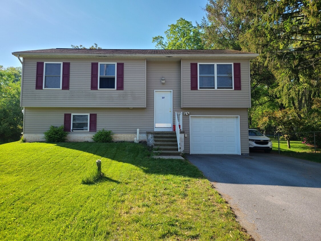 Front View - 189 Thomas Ln