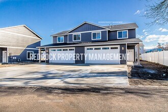 Building Photo - 1118 N Davis Ln