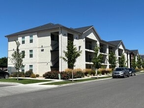 Building Photo - 570 S Main St